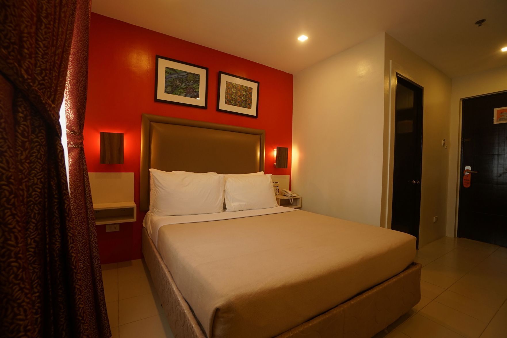 Free WiFi, bed sheets