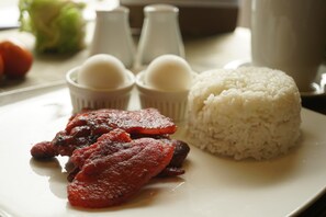 Desayuno a la carta todos los dĆas (con cargo)