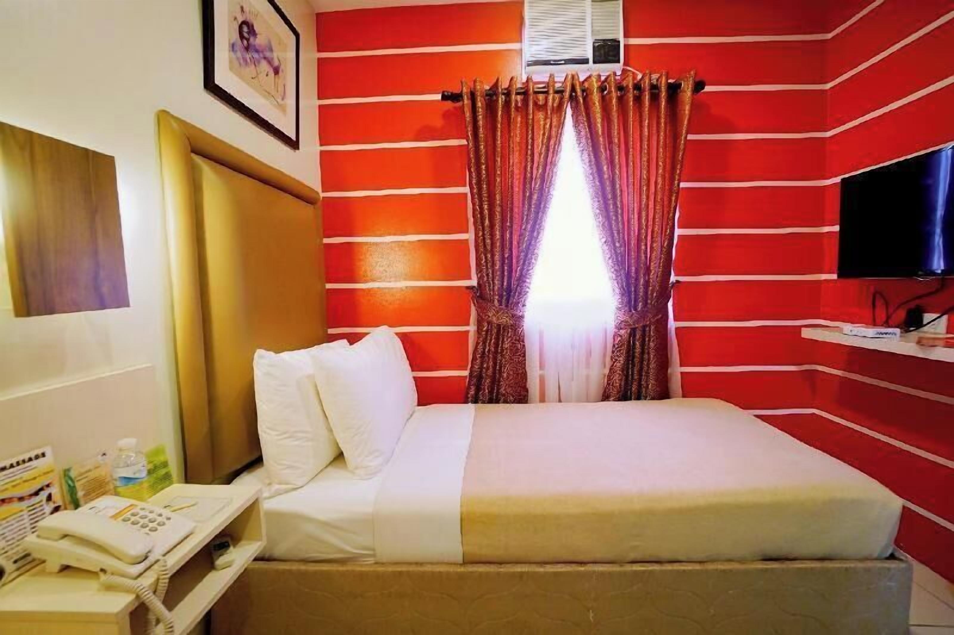 Free WiFi, bed sheets