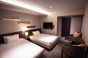 Standard Twin Room | In-room safe, iron/ironing board - Rinn Sanjo Ohashi East (Kyoto)