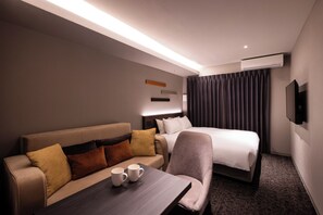 Queen room, Non Smoking | In-room safe, iron/ironing board - Rinn Sanjo Ohashi East (Kyoto)