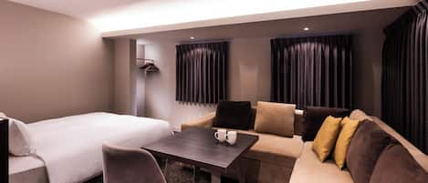 Habitación Deluxe doble, no fumadores (Queen size bed) | Caja fuerte y tabla de planchar con plancha