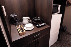 Fridge, microwave, electric kettle - Rinn Sanjo Ohashi East (Kyoto)