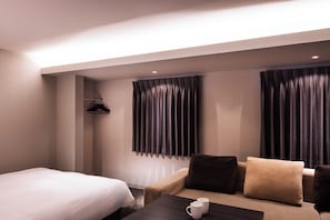 Habitación doble Deluxe, para no fumadores (Queen size bed) | Caja de seguridad en la habitación y tabla de planchar con plancha