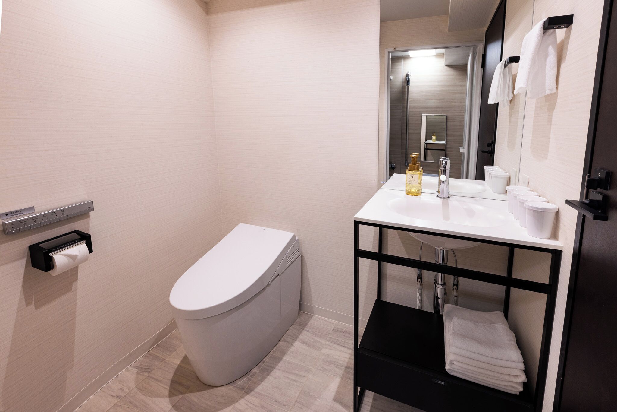 Separate tub and shower, free toiletries, hair dryer, bidet