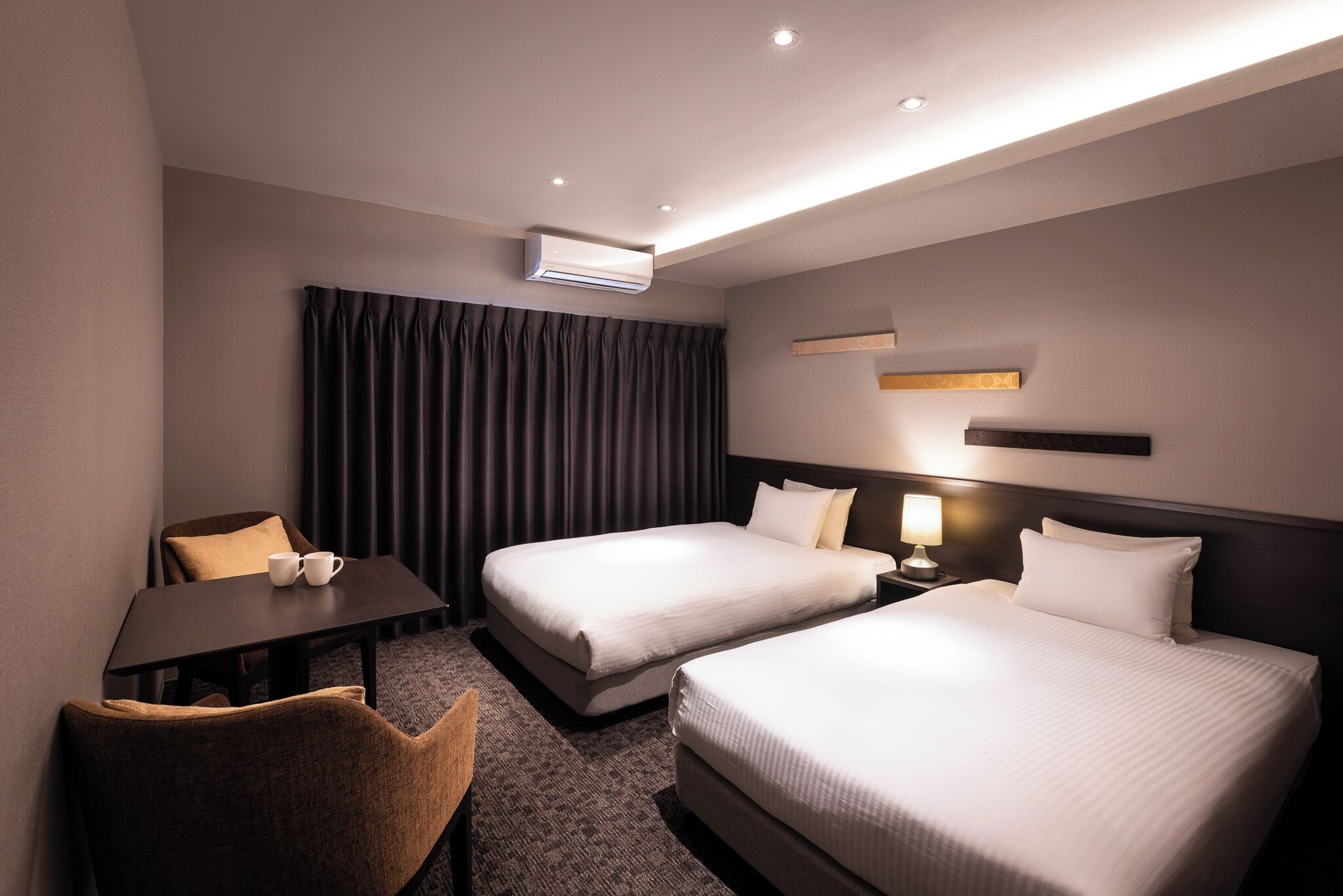 Standard Twin Room | In-room safe, iron/ironing board