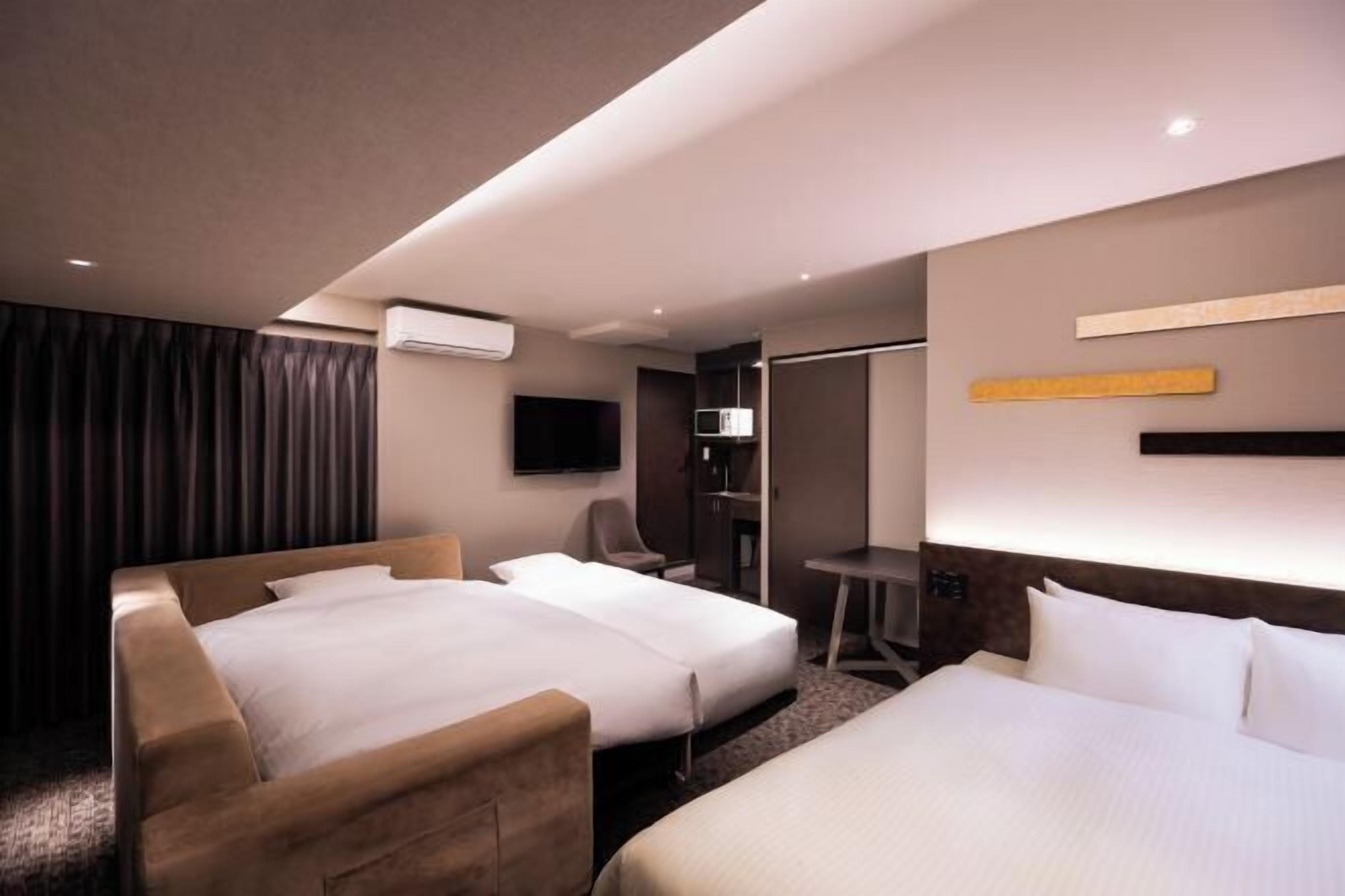 In-room safe, iron/ironing board