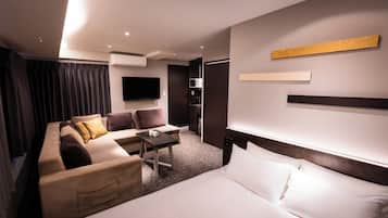 In-room safe, iron/ironing board