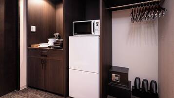 In-room safe, iron/ironing board