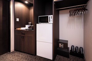 In-room safe, iron/ironing board