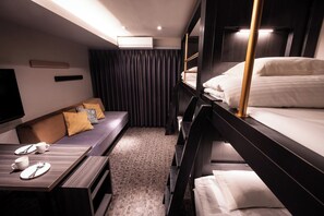 Bunk Bedroom, Non Smoking | In-room safe, iron/ironing board - Rinn Sanjo Ohashi East (Kyoto)