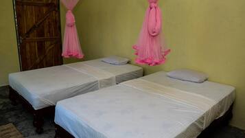 Coffres-forts dans les chambres, bureau, fer et planche Ă  repasser