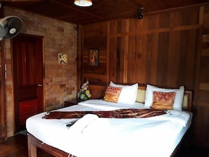 Thai House | Desk, free WiFi - Zaleena Grand Hotel (Udon Thani)