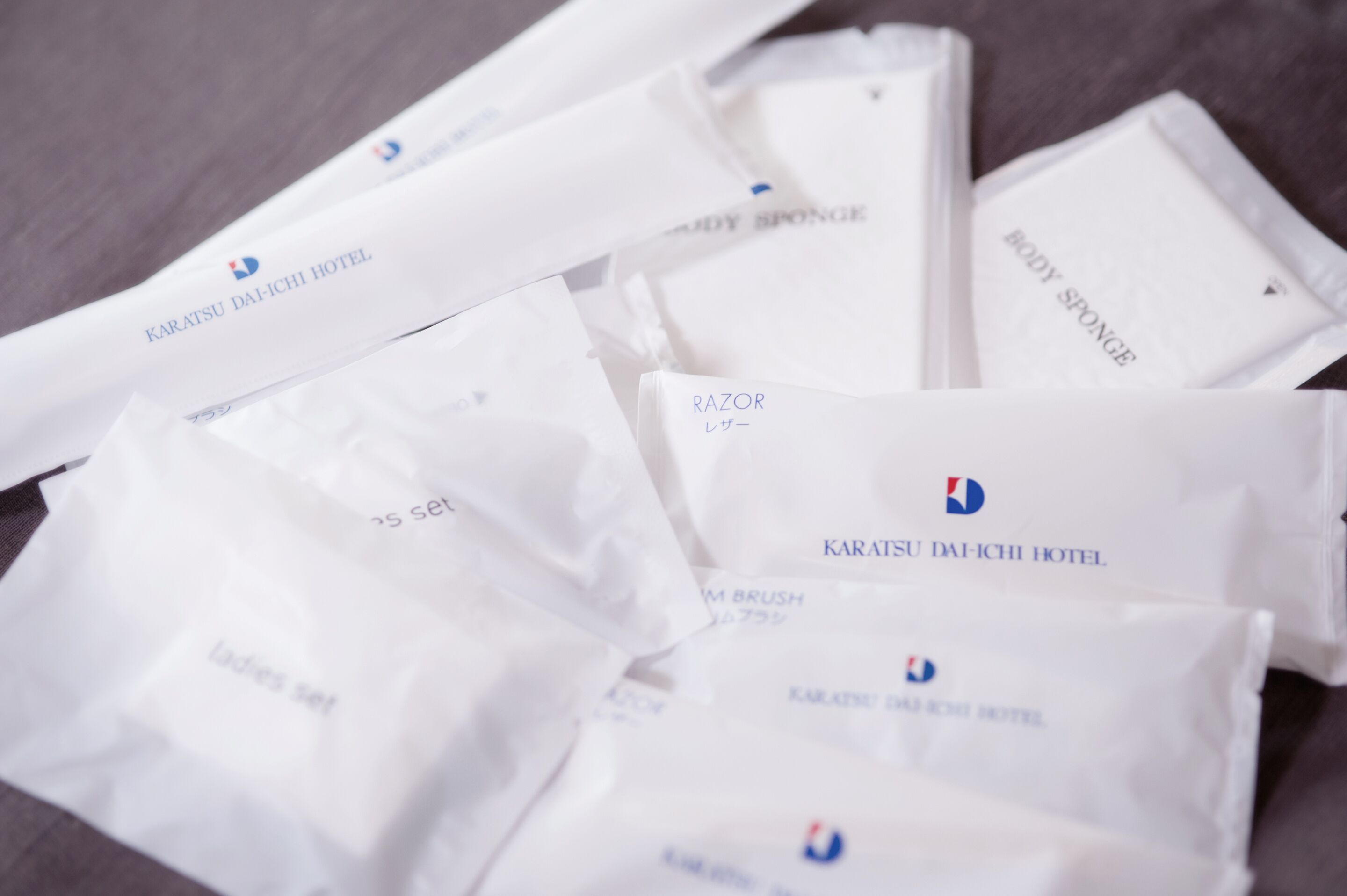 combined shower/bathtub, deep-soaking bathtub, free toiletries