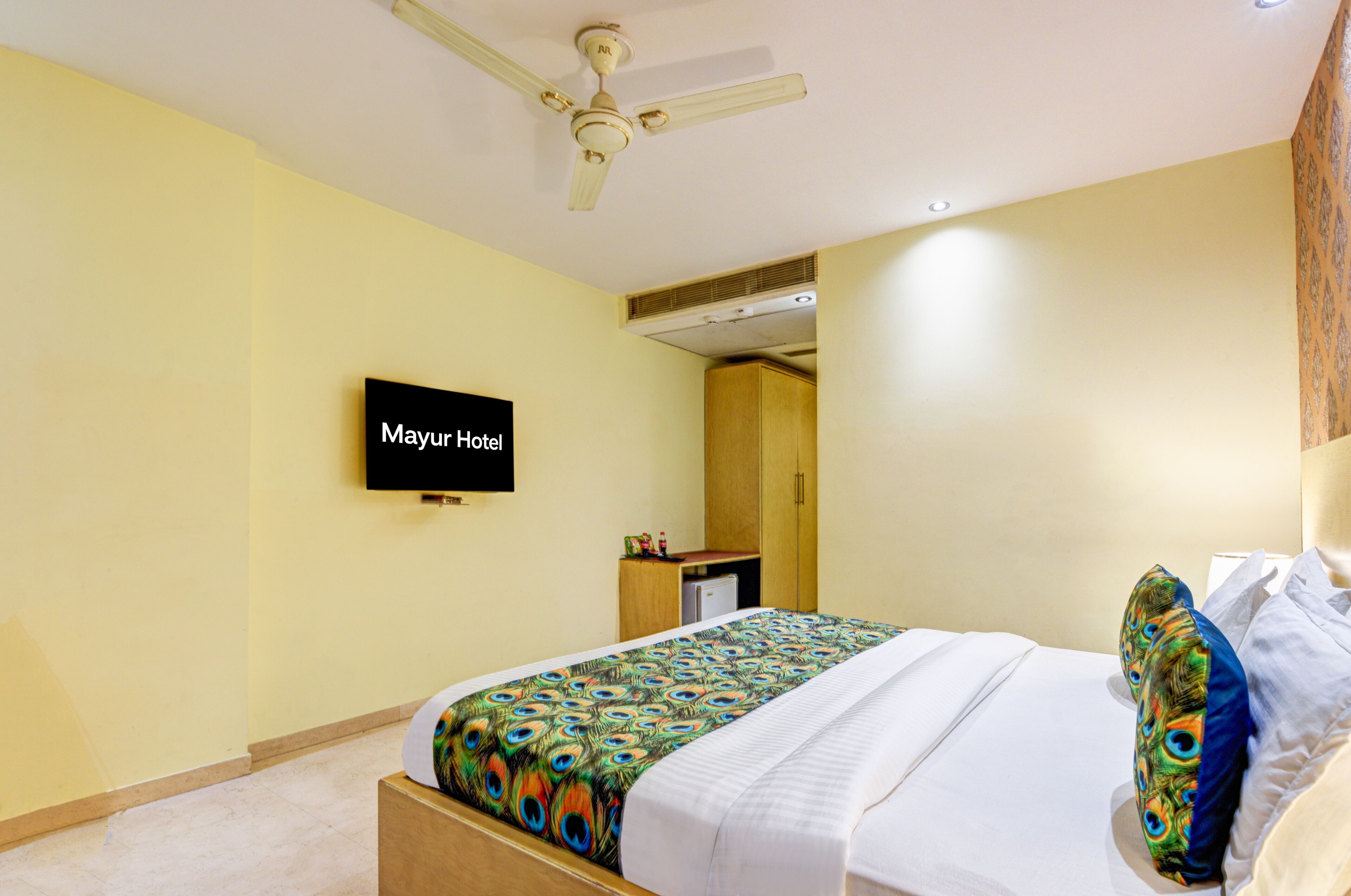 1 bedroom, Egyptian cotton sheets, premium bedding, memory-foam beds