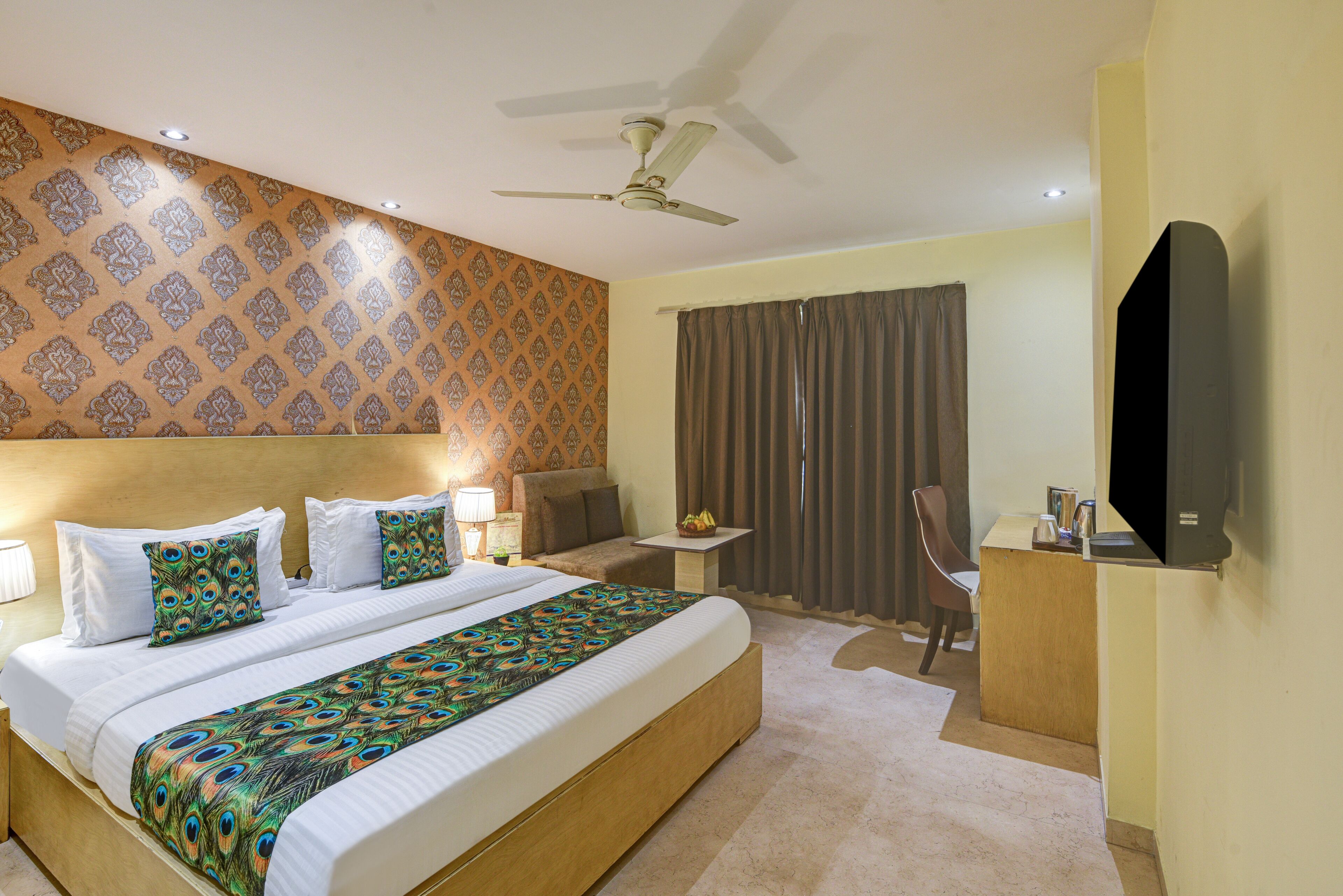 1 bedroom, Egyptian cotton sheets, premium bedding, memory-foam beds