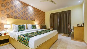 1 bedroom, Egyptian cotton sheets, premium bedding, memory-foam beds