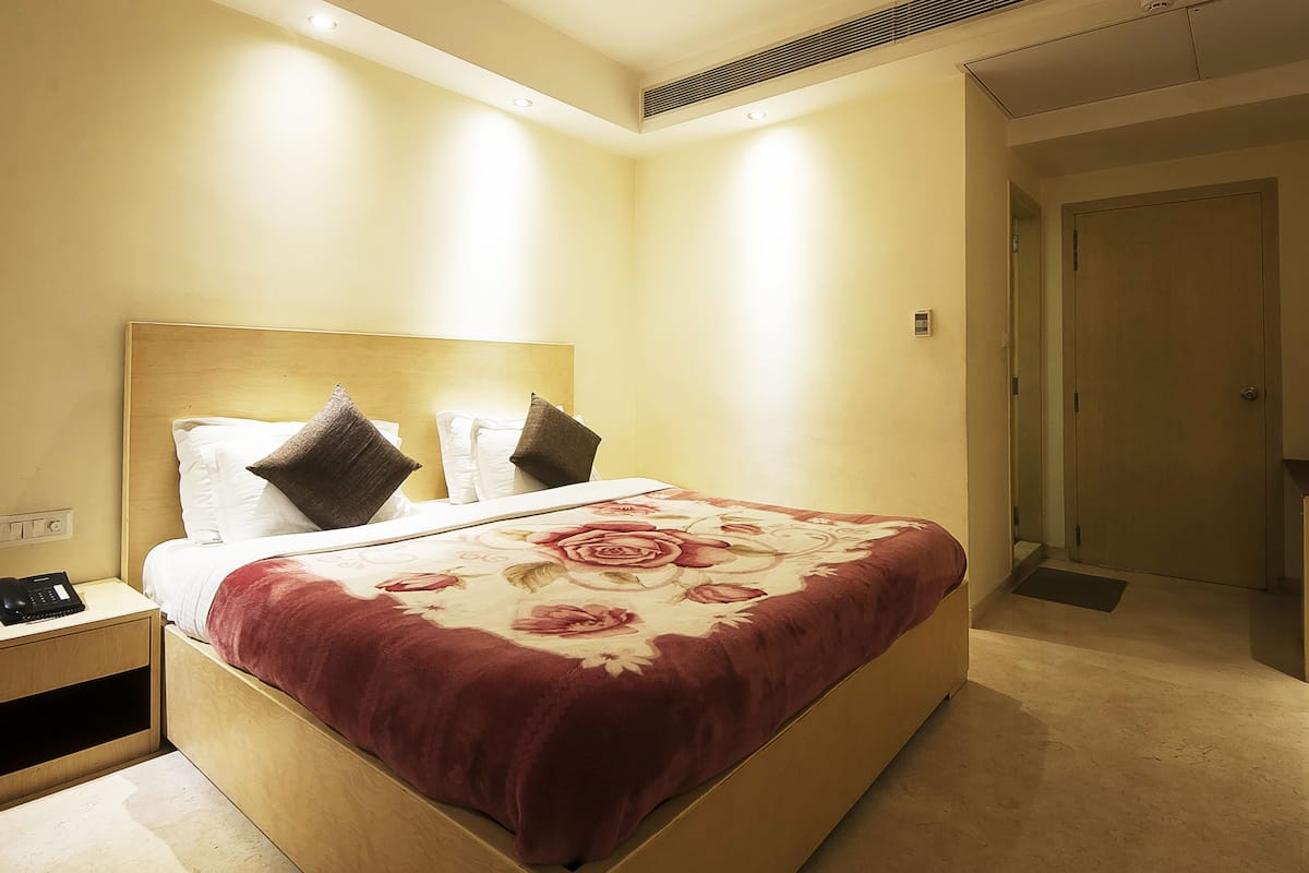 1 bedroom, in-room safe, desk, soundproofing