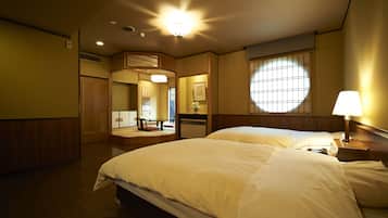 Special Room | Minibar, desk, laptop workspace, blackout drapes