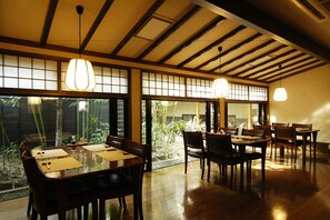 Daily continental breakfast (JPY 2200 per person)