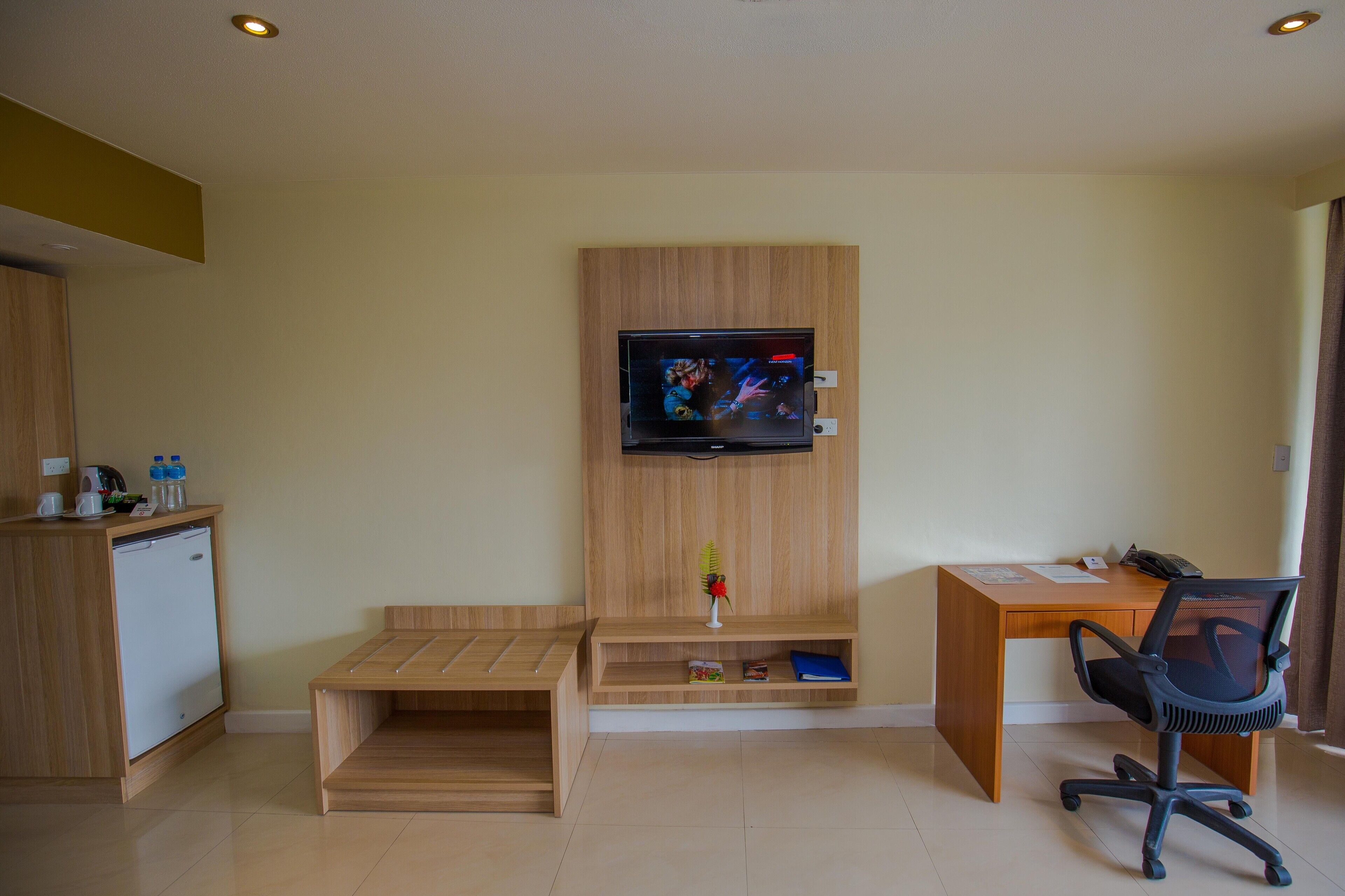 premier room | television