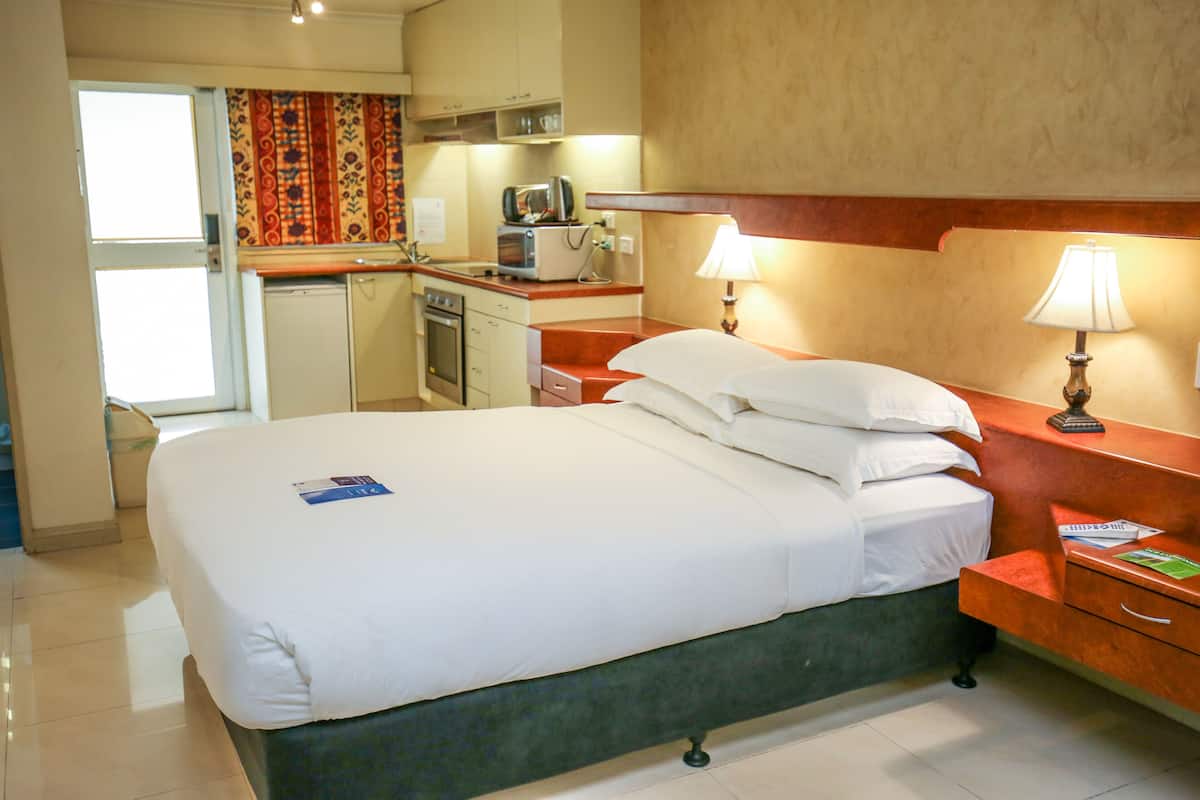 1 bedroom, in-room safe, desk, blackout curtains