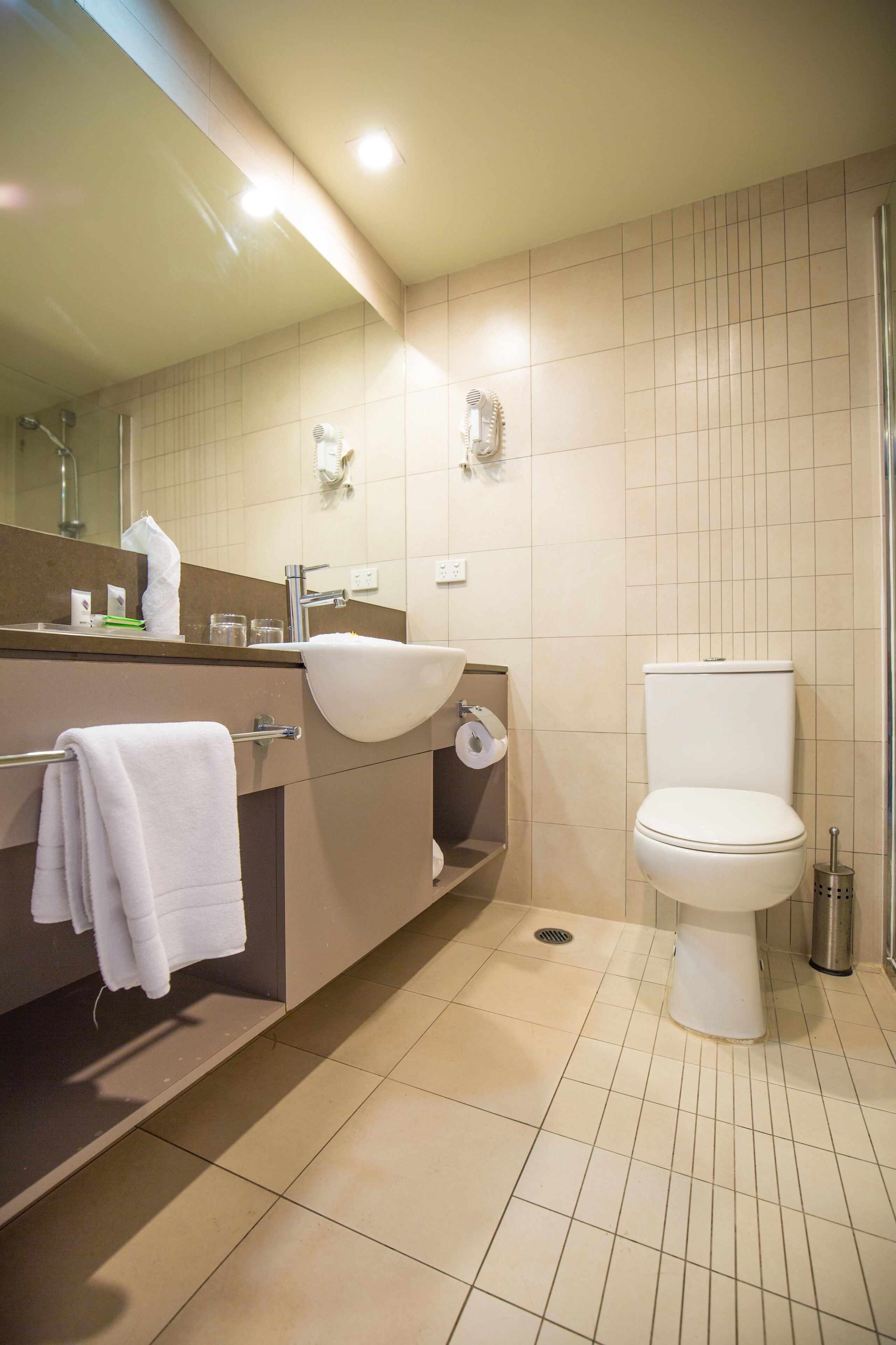 executive room | bathroom shower