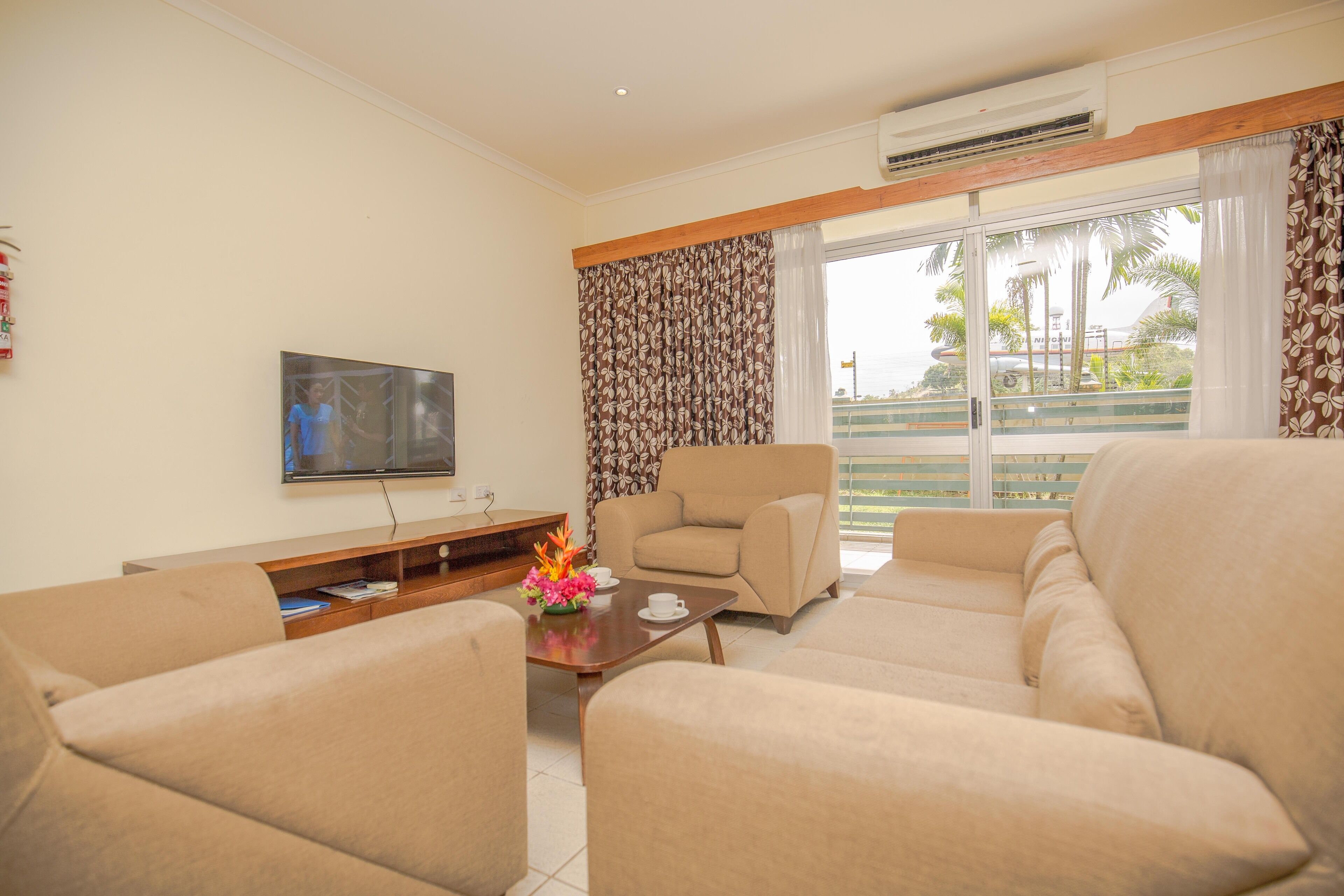 basic apartment, 2 bedrooms, kitchen | living area | 40-inch flat-screen tv with cable channels, tv