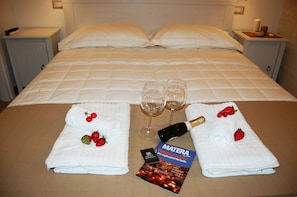 Chambre Deluxe, 1 lit double, bain à remous (Frantoio) | Literie de qualité supérieure, coffres-forts dans les chambres, bureau