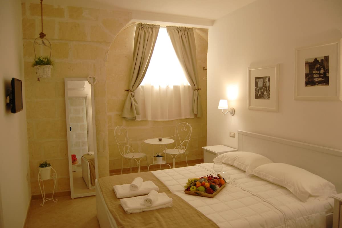 Deluxe Room, 1 Double Bed (Vicinato) | 1 bedroom, premium bedding, in-room safe, desk