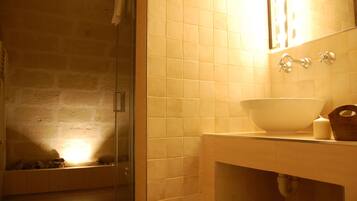 Deluxe kamer, 1 tweepersoonsbed (Mulino) | Badkamer | Gratis toiletartikelen, een haardroger, een bidet, handdoeken