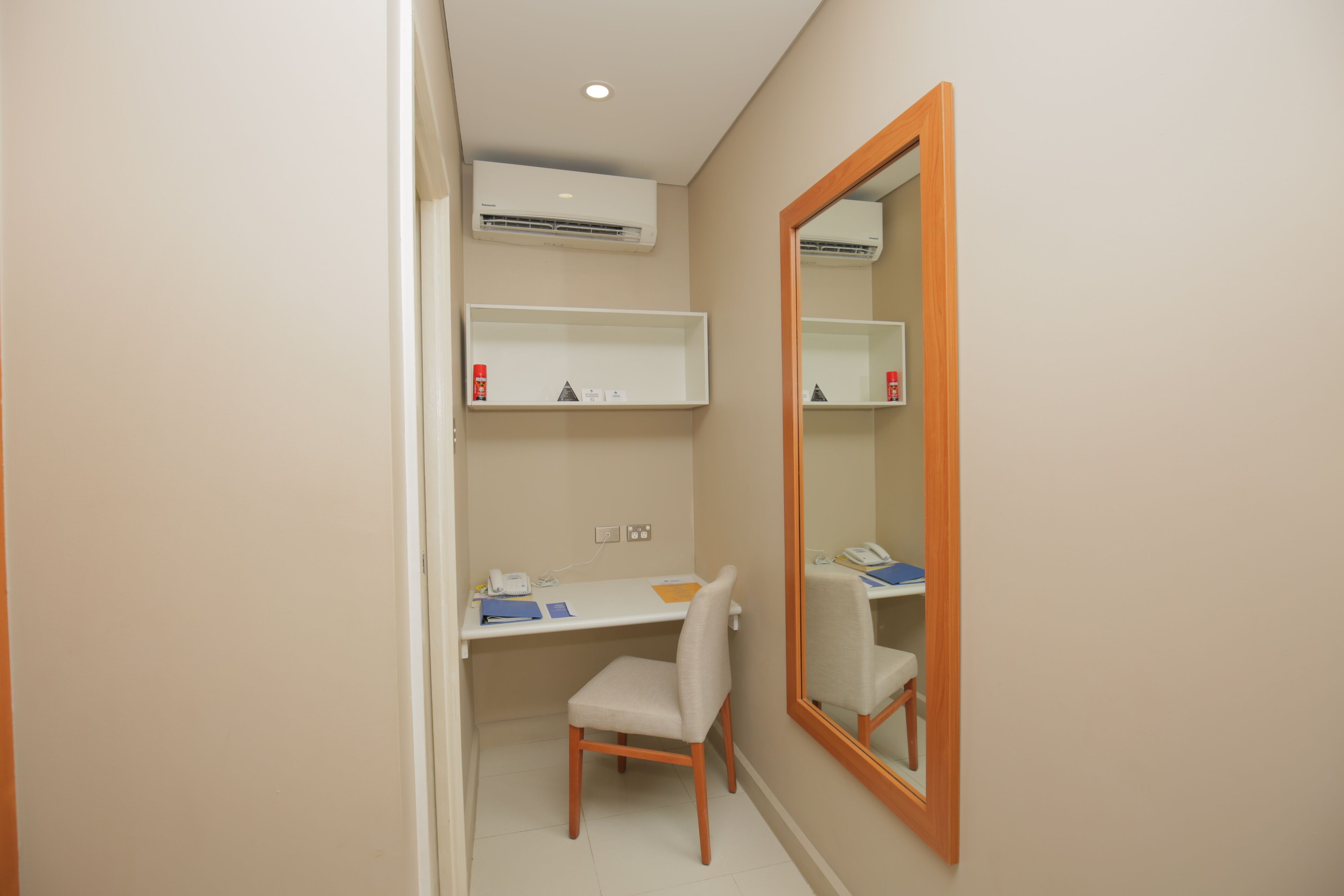 premier suite, tower | living area | 32-inch flat-screen tv with premium tv channels, tv