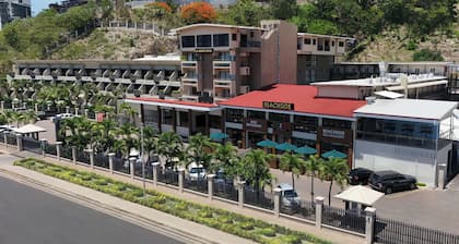 Ela Beach Hotel & Apartments