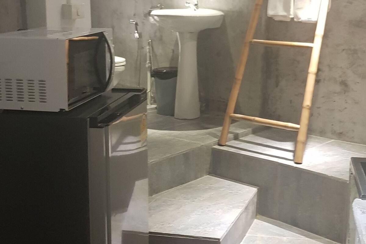 Standard Studio | Bilik Mandi | Pancuran mandi, kelengkapan dandanan diri percuma, pengering rambut 