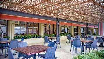 Breakfast, lunch, dinner served; international cuisine