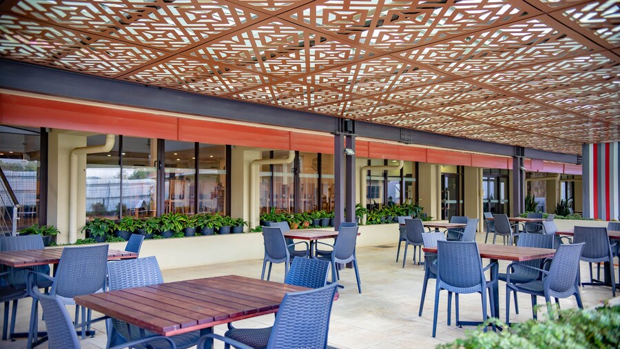 Highlander Hotel & Apartments