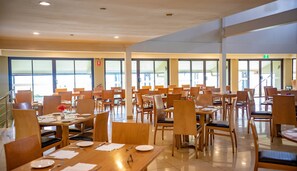 Breakfast (PGK 65 per person)