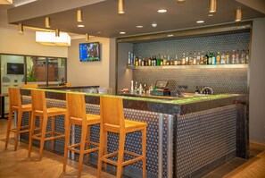 2 bars/lounges - Highlander Hotel & Apartments (Mount Hagen)