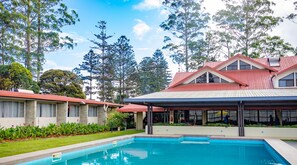 Outdoor pool - Highlander Hotel & Apartments (Mount Hagen)