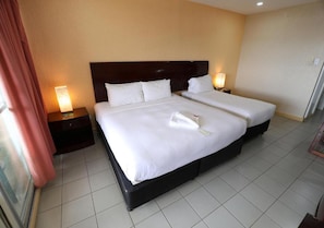 Deluxe Room | In-room safe, desk, laptop workspace, blackout curtains - Bird of Paradise Hotel & Apartments (Goroka)
