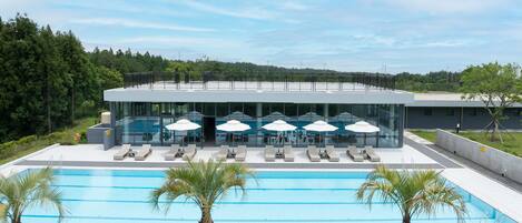 Piscine extérieure (ouverte en saison)