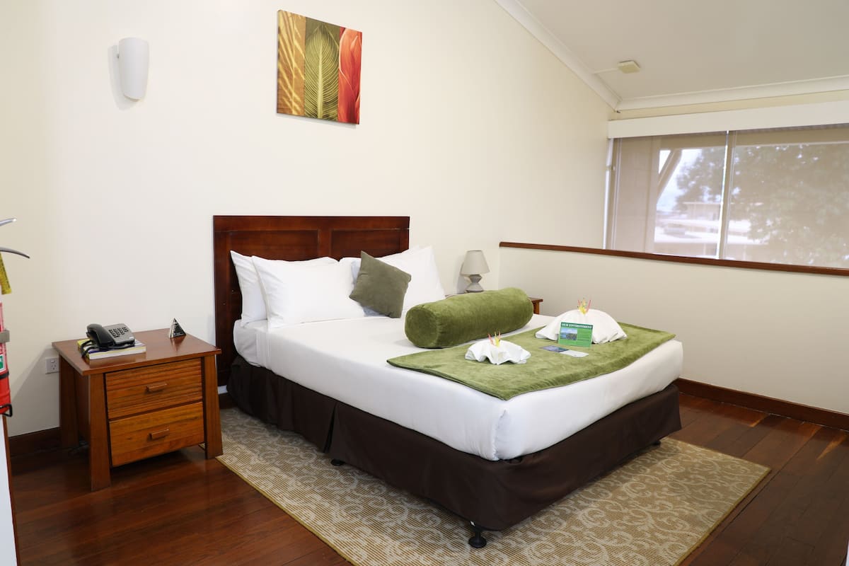 Chambre, 1 chambre | Surmatelas, coffres-forts dans les chambres, bureau