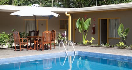 Huon Gulf Hotel & Apartments