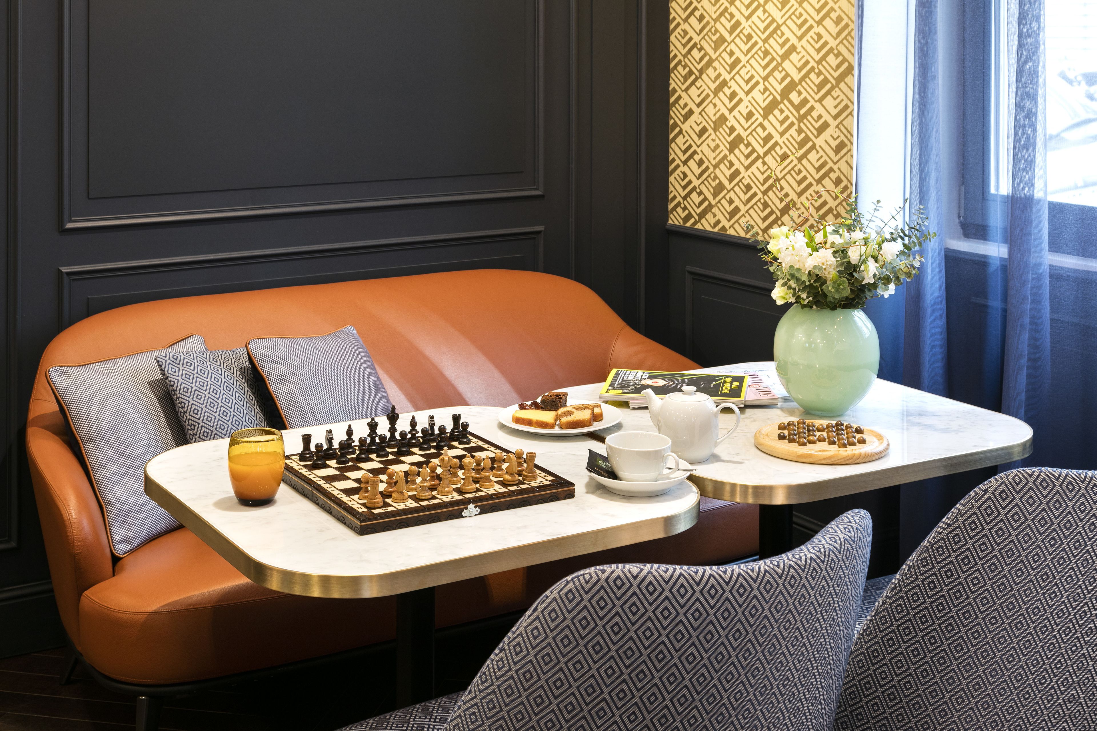 Lobby-lounge