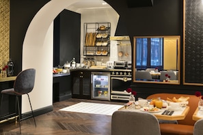 Daily buffet breakfast for a fee - Hotel Square Louvois (Paris)