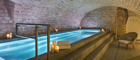 Piscine intérieure