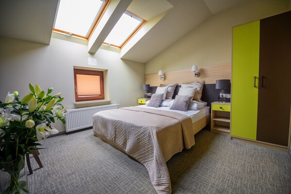 Desk, iron/ironing board, free WiFi, bed sheets