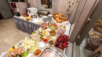 Desayuno buffet (EUR 8 por persona)