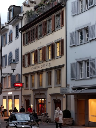 Paradeplatz Apartment by Airhome