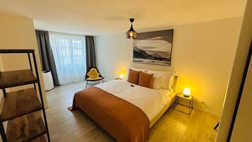 Apartment, 1 Bedroom | 1 bedroom, minibar, desk, laptop workspace